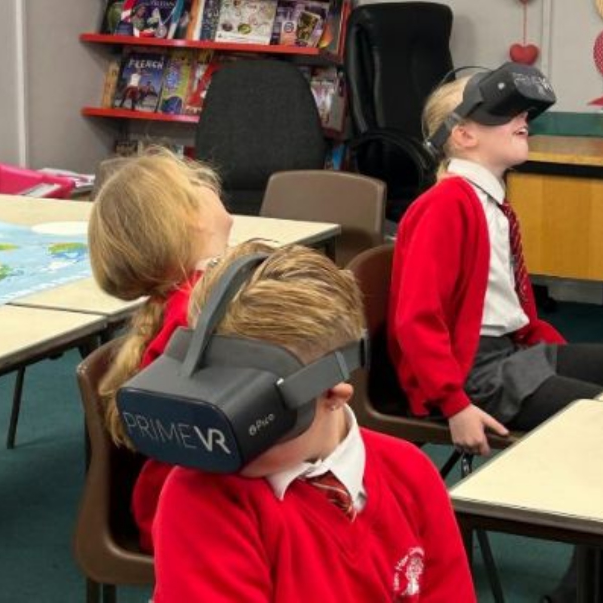 Community Vr Computer New Haw Community School - VR Headsets